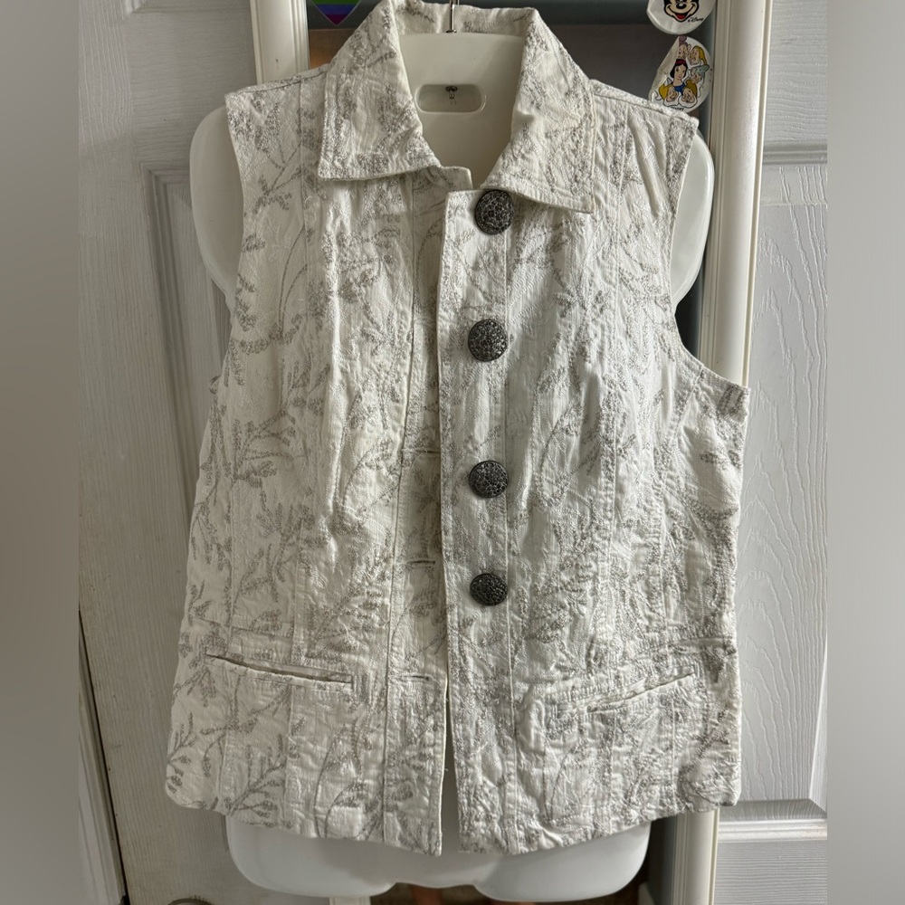 Chicos Vest. Size 0.